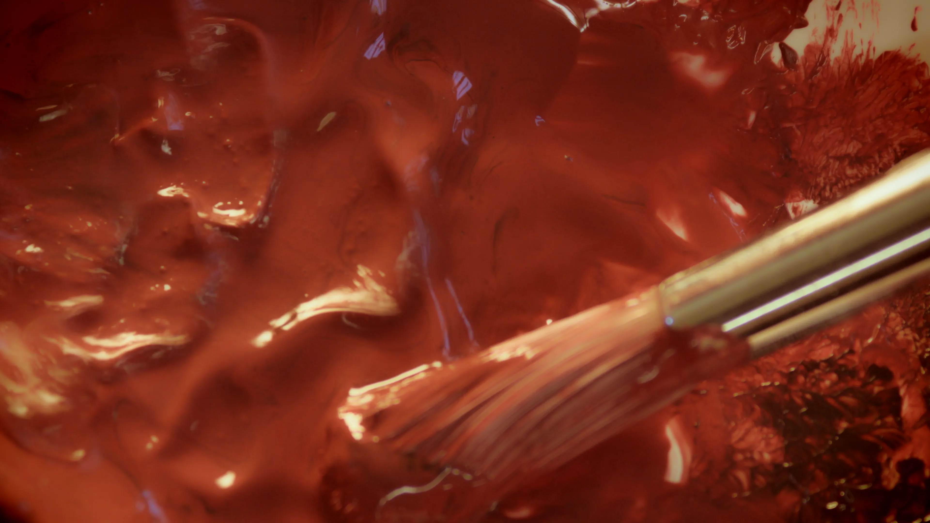 Image tirée du spot; de la peinture rouge/bordeaux